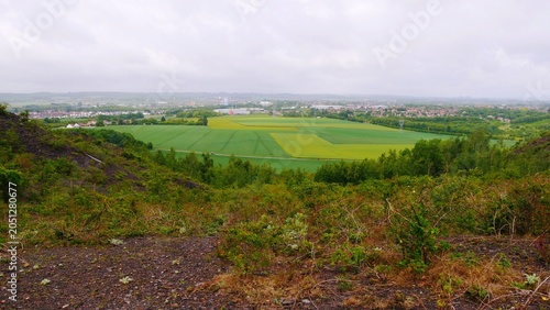 Fotografie Vue panoramique sur Liévin du haut des terrils jumeaux de Loos-en-Gohelle départ