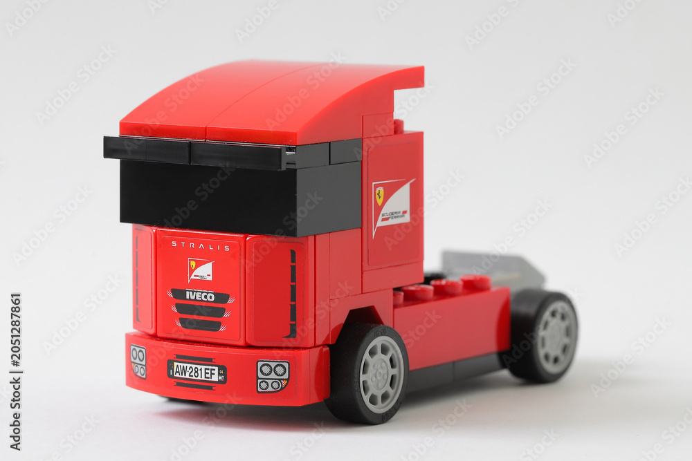 Obraz premium Lego truck Scuderia Ferrari