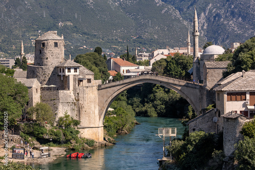 Bild auf Leinwand Stari Most, wiederaufgebaute alte Brücke, Altstadt, Mostar, Bosnien und Herzegowina, 18