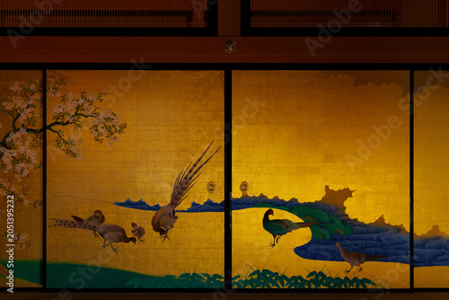 Tableau sur toile Close up of traditional Japanese fusuma sliding doors adorned with gold leaf and
