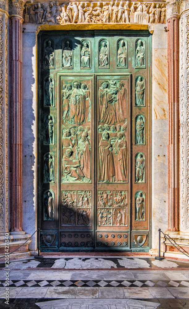 Obraz premium Eingangspforte, Duomo di Siena, Romanisch Gotischer Dom mit Mosaiken, Piazza del Duomo, Siena, Toskana, Italien