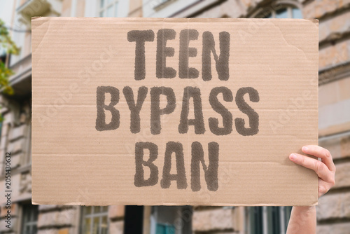Tableau sur toile "Teen bypass ban" Minor circumvents age restriction easily