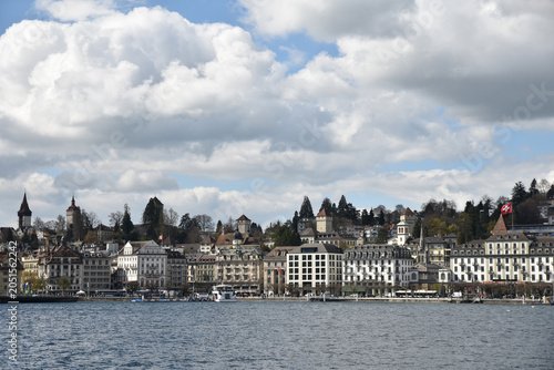 Rives du lac des Quatre-Cantons à Luzern. Suisse	