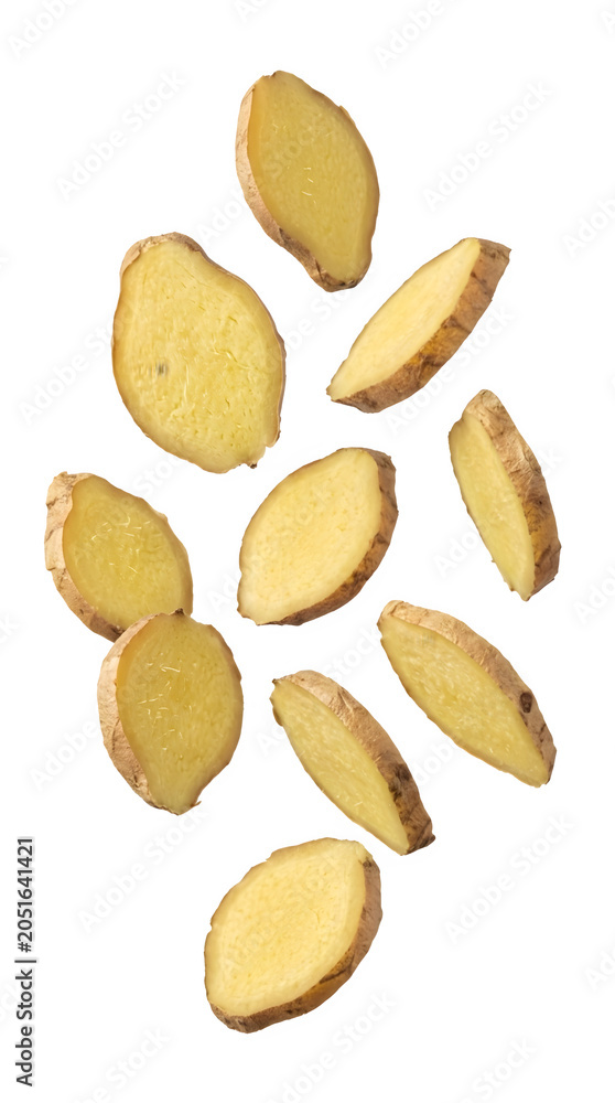Obraz premium Fresh ginger root slices isolated on transparent background
