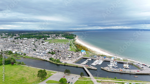 Fotografie Nairn, Scotland features expansive sandy beaches stretching along both sides of the coastline, offering stunning sea views and peaceful surroundings