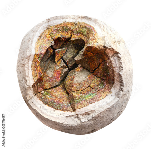 Foto raw piece of chalcopyrite geode cutout on white background