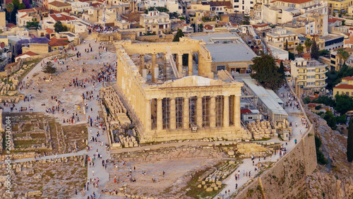 Quadro su tela Acropolis parthenon stands on the iconic athenian hilltop, attracting numerous t