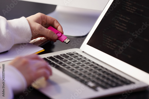 Female hands plugging USB f...