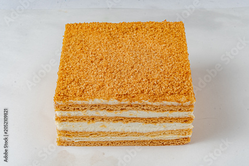 фотографія Delicious layered dessert with crispy texture and creamy filling, perfect for an