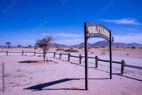 Tableau sur toile In Solitaire, Namibia, drought shapes every aspect of the landscape, where parched earth, scarce water, and relentless desert conditions reveal both the fragility and resilience of life in the Namib