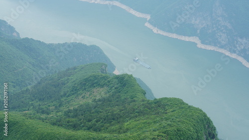 Photos The beautiful overlook view from the top of the mountains along the Yangtze Rive