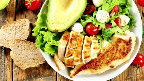 chicken avocado salad healthy lunch