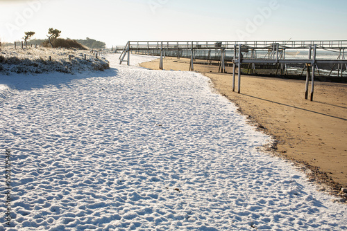 Φωτογραφία NEIGE SUR LA PLAGE