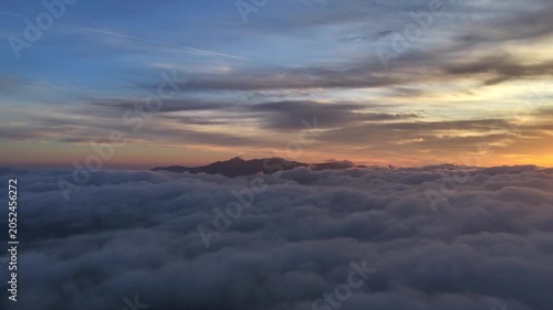 高千穂・国見ヶ丘に広がる雲海の絶景 空撮