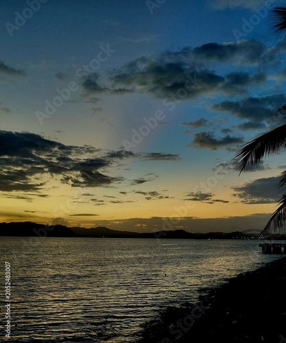 Bild auf Leinwand Atardecer desde el lago Gatun desde el pueblo de la Arenosa, Panama Oeste, La Ch