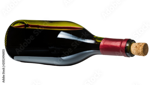 Fotografía Dark red wine in glass bottle with cork stopper and red foil
