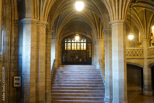 Fotografija Historic Staircase Beneath Ornate Vaulted Ceiling