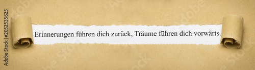 Bild auf Leinwand Erinnerungen führen dich zurück, Träume führen dich vorwärts