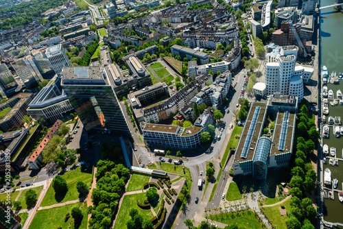 Foto German city of Dusseldorf from above