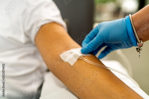 Older adult receiving intravenous vitamin c therapy