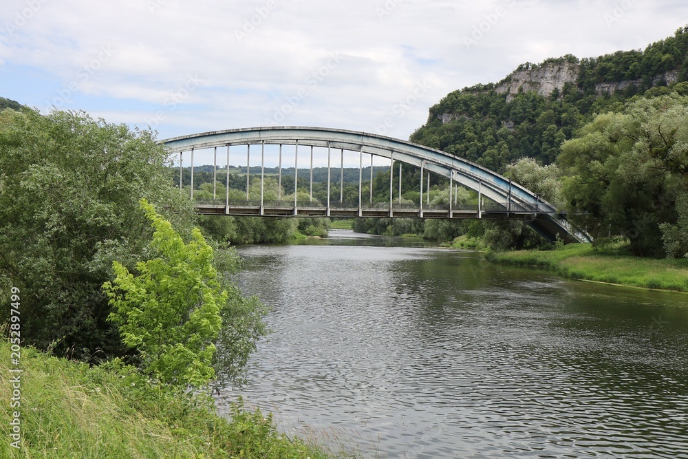 Fototapeta premium Pont de Baume les Dames sur la rivière le Doubs, ville de Baume les Dames, département du Doubs, France