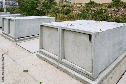 Foto nouvelle tombe de cimetière vide en béton