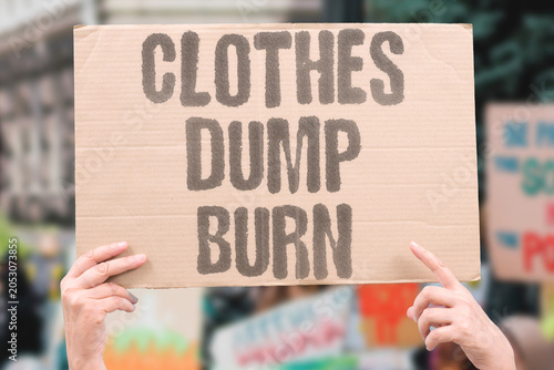 Εκτύπωση καμβά "Clothes dump burn" Textile waste incinerated