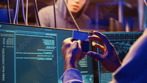 Fotografia Close up shot on hacker holding SSD device with zero day exploit uploaded on it, able to go undetected by antivirus software installed on systems