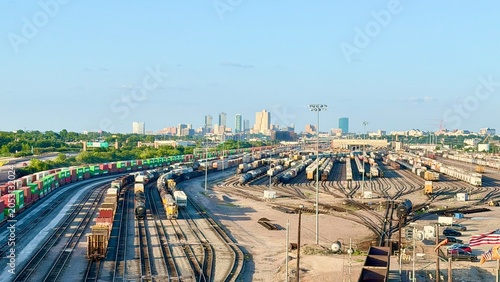 Fotografía A view of downtown Fort Worth from the train tracks in Texas, USA