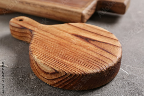 Round wooden cutting board ...