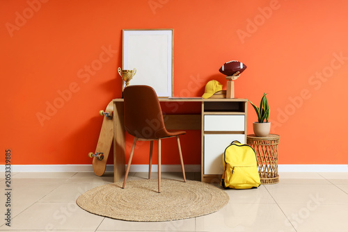 Modern teenager's study des...