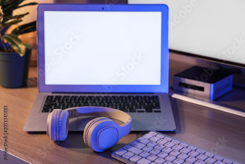 Modern home office setup wi...
