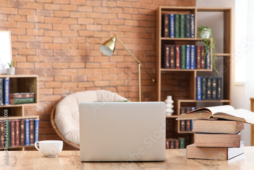 Modern home office workspac...