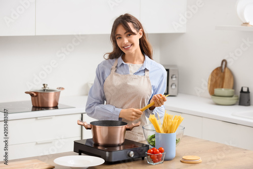 Smiling young woman in apro...
