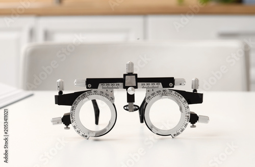 Phoropter trial frame for v...