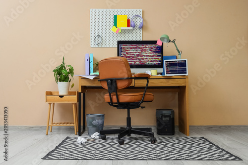 Modern home office workspac...