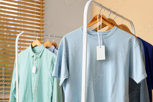 Clothing rack with blank pr...
