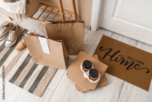 Contactless food delivery s...