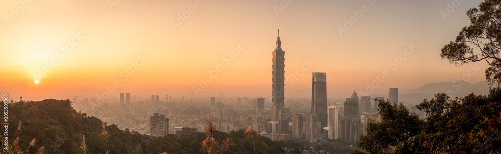 Obraz premium Panoramic Urban Skyline and Modern Cityscape in Taiwan, Asia Travel and Business Concept