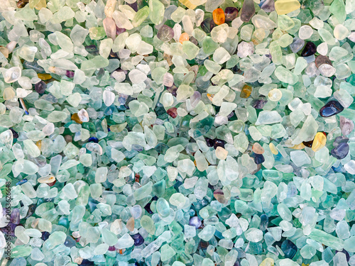 Quadro su tela Green sea glass and fluorite pebble texture background