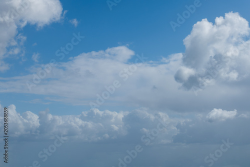 ciel de traine sur la mer