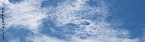Panel kuchenny z motywem Beautiful bright blue sky with fluffy white clouds background on sunny day