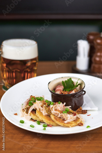 Bild auf Leinwand Savory japanese pancakes with beer in a restaurant