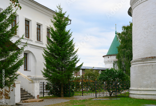 Schilderij op canvas The courtyard of the Holy Trinity Ipatiev Monastery of the 15th century with fra