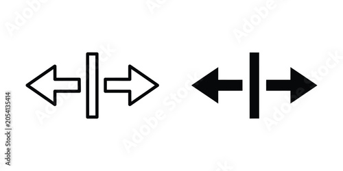 Fotografie Two opposing arrows pointing away from a vertical line during clear graphic desi