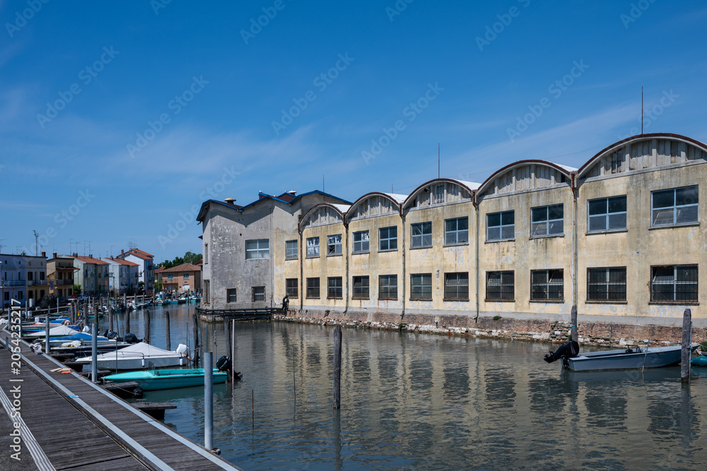 Obraz premium Old Warehouse Along the Canal