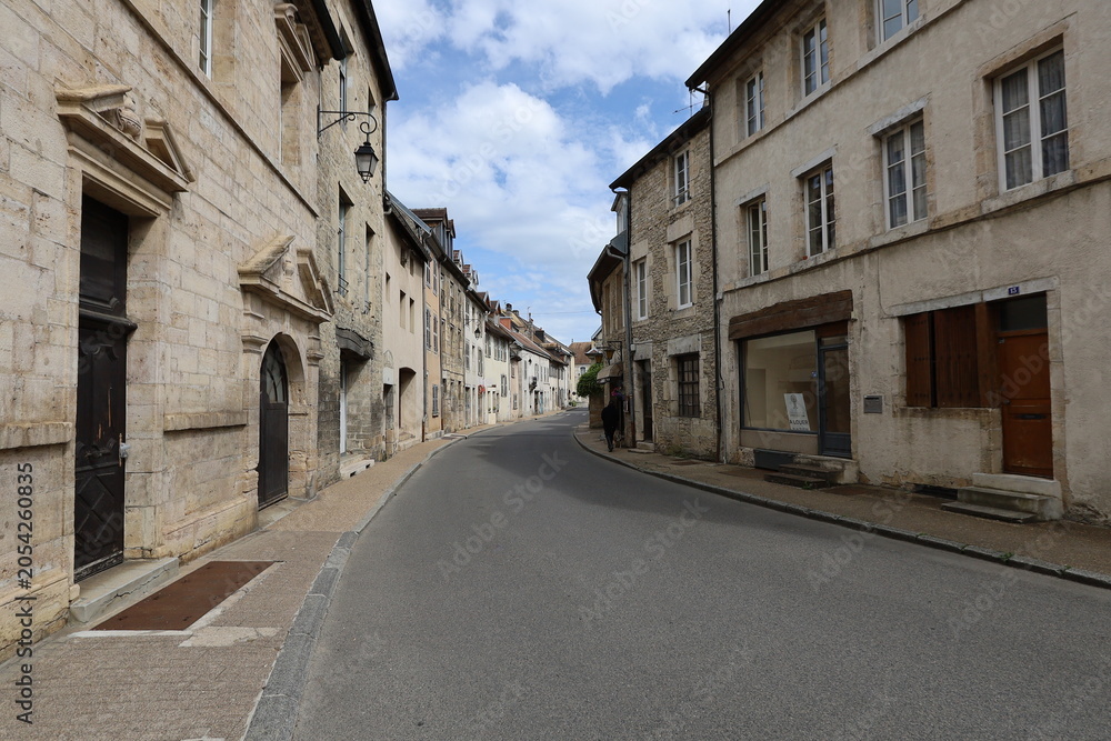 Fototapeta premium Rue typique dans la ville de Ornans, ville de Ornans, département du Doubs, France