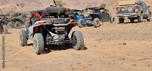 Photos Off-Road Expedition Fleet in Desert with Dune Buggies and 4x4 SUV
