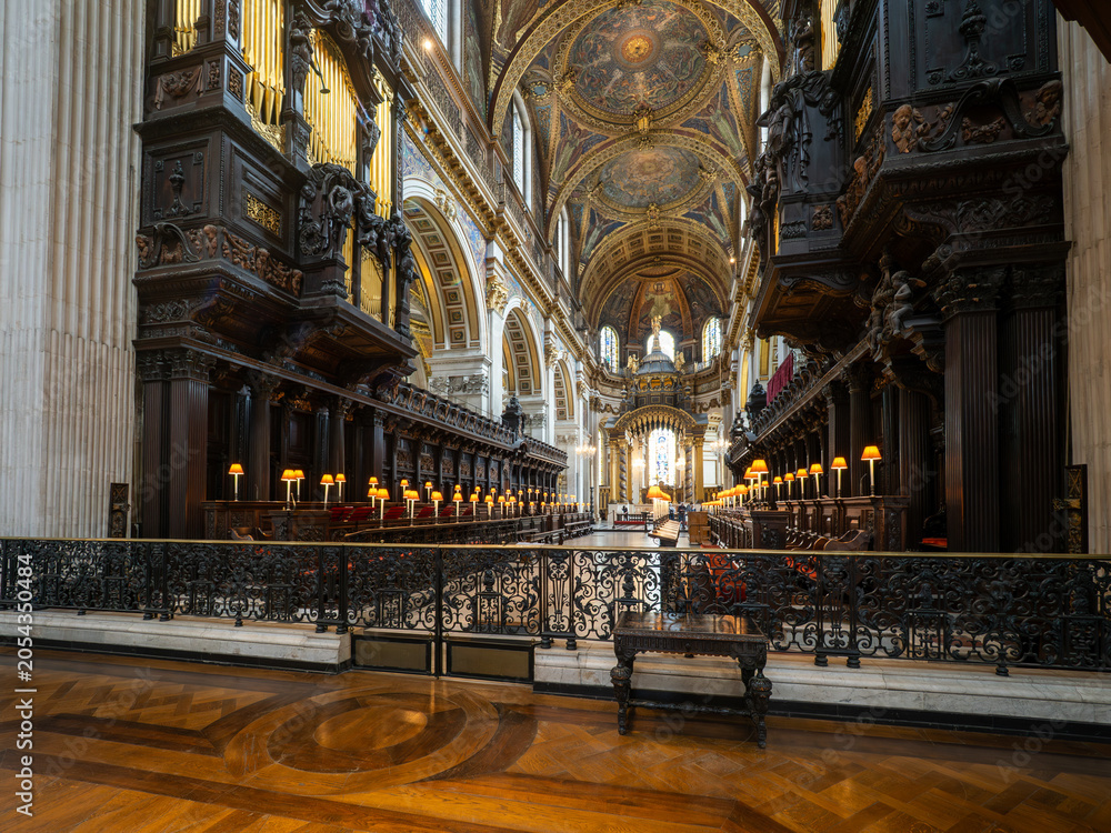 Fototapeta premium Inside St Paul's Cathedral in London, UK