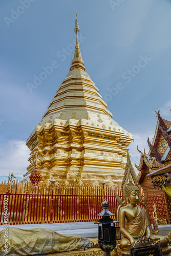 Bild auf Leinwand The golden stupa of Wat Phra That Doi Suthep temple in Chiang Mai, Thailand, is a sacred Buddhist site and a popular tourist destination
